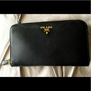 Original Prada Saffiano Leather zip around long wallet. In perfect condition!